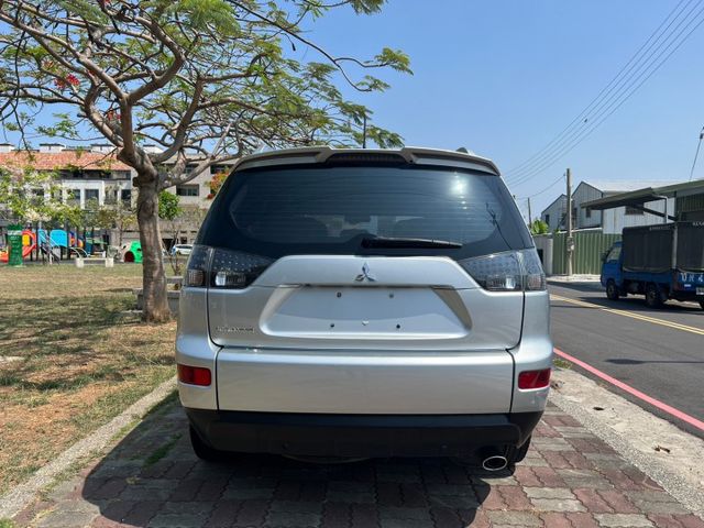 優質休旅車~車況極佳 里程保證 認證車 可全貸 (整備中需事先預約)  第19張相片