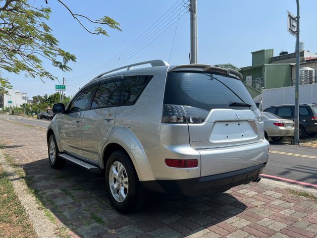 優質休旅車~車況極佳 里程保證 認證車 可全貸 (整備中需事先預約)  第20張相片