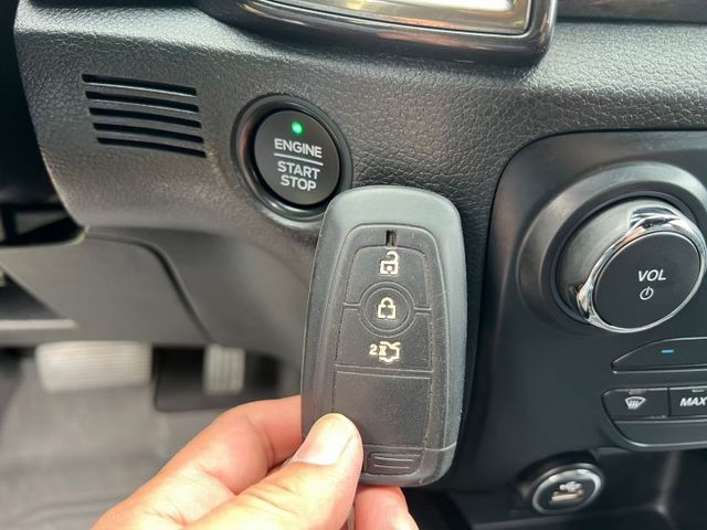 柴油 配備~I-KEY/摸門/ACC/CARPLAY/自動停車 認證車 可全貸 (北安店)  第14張相片