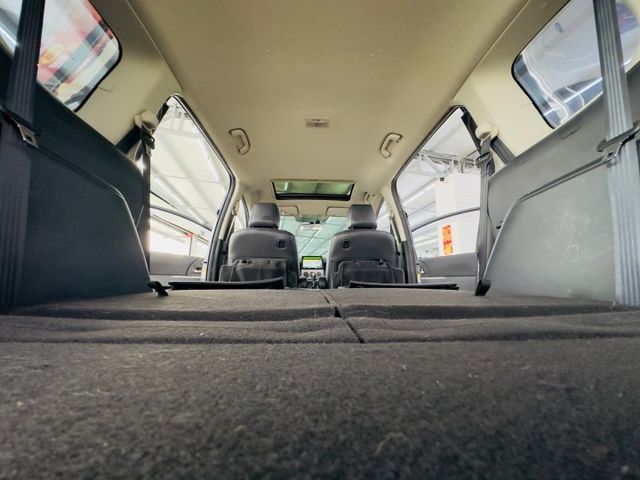 7人座 配備~天窗/單電動座椅/倒車顯影/導航/電動後視鏡 認證車 可全貸 (整備中需事先預約)  第16張相片