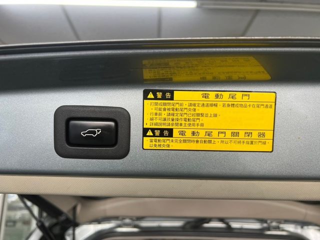 配備~I-KEY/單電動座椅/摸門/電滑門/電尾門 認證車 可全貸 (北安店)  第13張相片