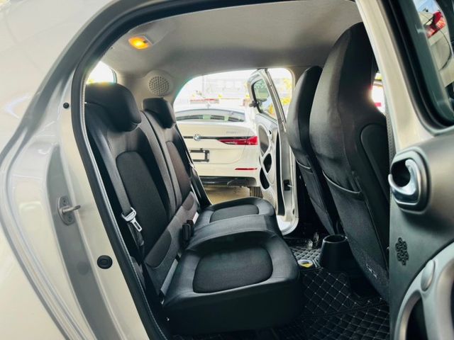 2018年式~原版件 實跑七萬多公里 有CARPLAY 認證車  第7張相片