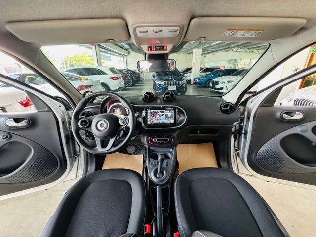2018年式~原版件 實跑七萬多公里 有CARPLAY 認證車  第8張相片