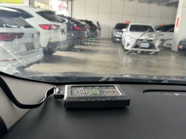 SL旗艦 配備~I-KEY/摸門/HUD/導航/倒車顯影 認證車 (海佃店)  第13張相片
