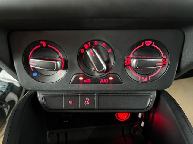 一手車  配備~HID/衛星導航/安卓機/倒車顯影/怠速熄火/CARPLAY  原鈑件 (海佃店)  第12張相片