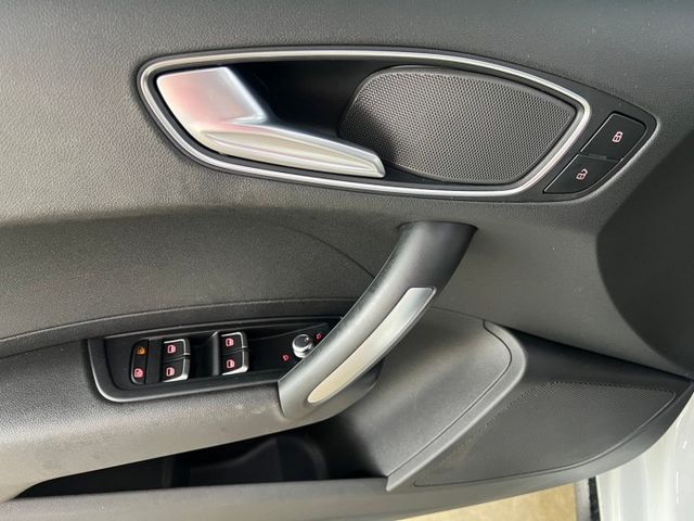 一手車  配備~HID/衛星導航/安卓機/倒車顯影/怠速熄火/CARPLAY  原鈑件 (海佃店)  第14張相片