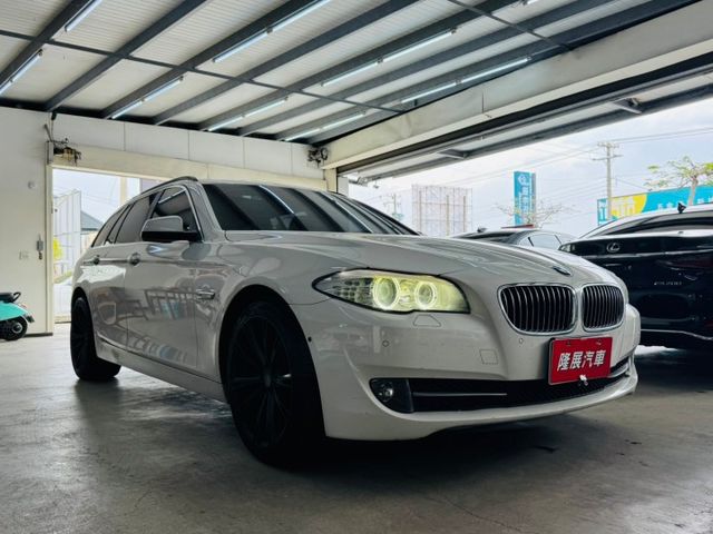 配備~全景天窗/倒車顯影/雙電動座椅/單記憶椅/I-KEY/換檔撥片/防滑/電尾門/怠速/HUD (北安店)  第3張相片
