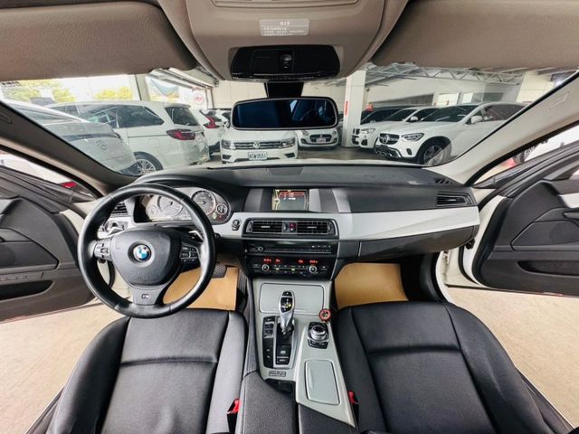 配備~全景天窗/倒車顯影/雙電動座椅/單記憶椅/I-KEY/換檔撥片/防滑/電尾門/怠速/HUD (北安店)  第8張相片