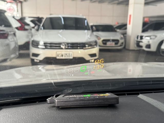 配備~全景天窗/倒車顯影/雙電動座椅/單記憶椅/I-KEY/換檔撥片/防滑/電尾門/怠速/HUD (北安店)  第12張相片