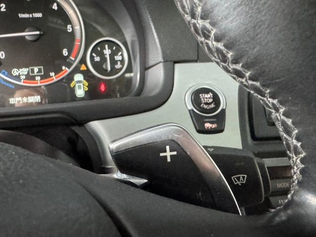 配備~全景天窗/倒車顯影/雙電動座椅/單記憶椅/I-KEY/換檔撥片/防滑/電尾門/怠速/HUD (北安店)  第16張相片
