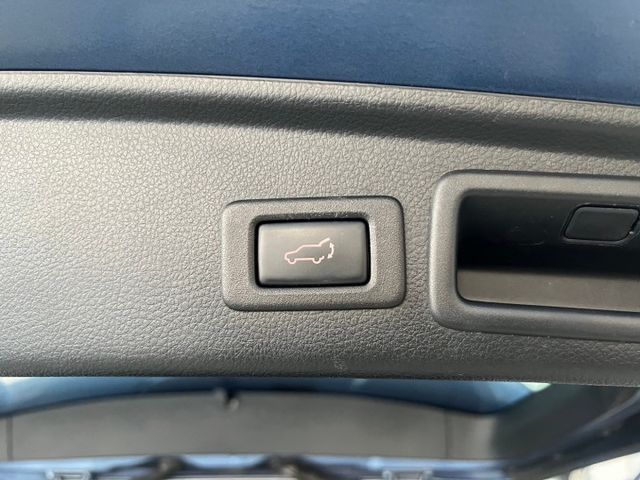 配備~單記憶座椅/快撥/定速/倒車顯影/換檔撥片/I-KEY/摸門/雙熱椅/防滑/電尾門 原鈑件 (北安店)  第17張相片