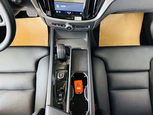 B4配備~ACC/360環景/I-KEY/摸門/盲點/電尾門/雙電動記憶座椅/CARPLAY/HK音響/HUD(北安店)  第11張相片