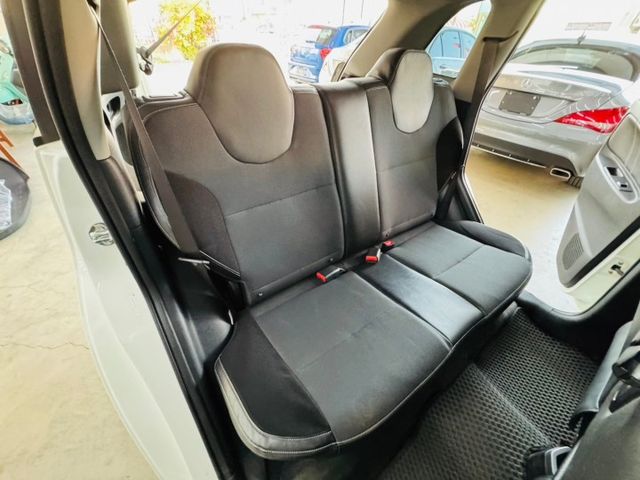 尊貴型 配備~ABS/恆溫/大燈水平調整 原廠保養 全車原鈑件 (北安店)  第7張相片
