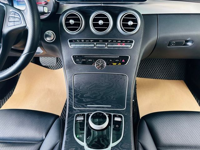 配備~定速/倒車顯影/衛星導航/I-KEY/雙電動座椅/換檔撥片/安卓機/LED光型大燈 全車原鈑件(海佃店)  第12張相片