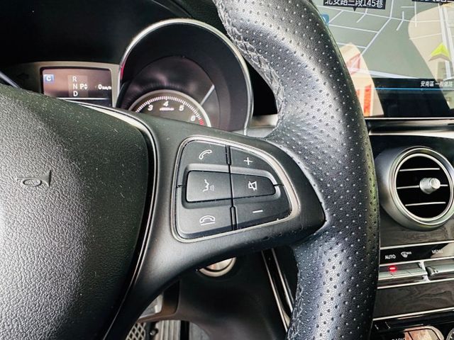 配備~定速/倒車顯影/衛星導航/I-KEY/雙電動座椅/換檔撥片/安卓機/LED光型大燈 全車原鈑件(海佃店)  第17張相片