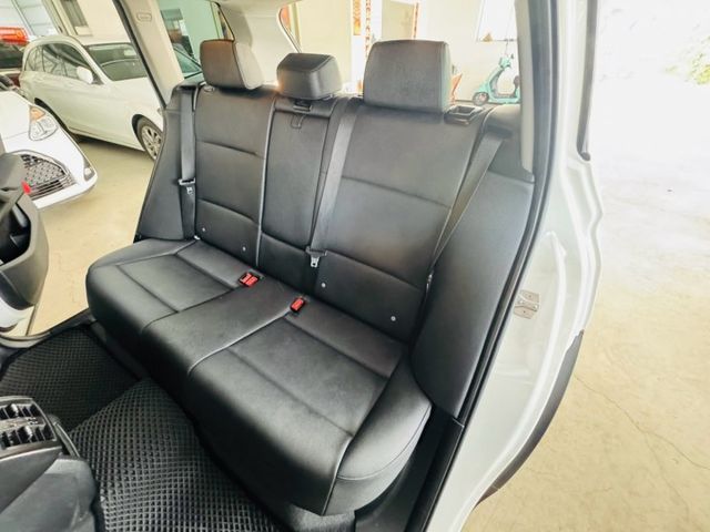 X-DRIVE 20I 配備~定速/I-KEY/摸門/雙電動座椅/單記憶座椅/換檔撥片/怠速/防滑/電動尾門 (北安店)  第5張相片