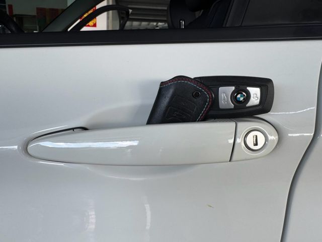 X-DRIVE 20I 配備~定速/I-KEY/摸門/雙電動座椅/單記憶座椅/換檔撥片/怠速/防滑/電動尾門 (北安店)  第12張相片
