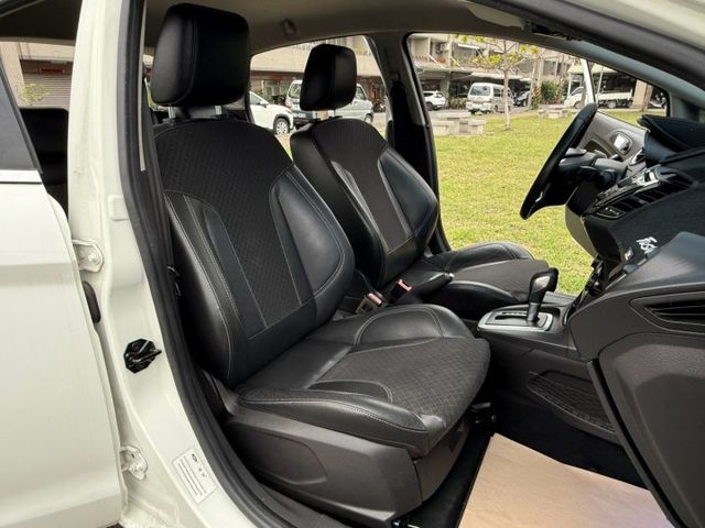 Eco Boost運動型 配備~I-KEY/摸門/快撥/倒車雷達/大燈高低 全車原鈑件 優質代步車 (海佃店)  第6張相片