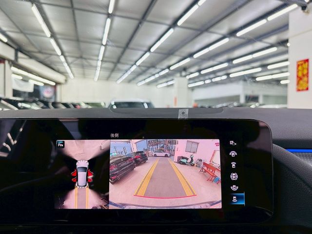 配備~I-KEY/摸門/車道維持/ACC/雙電動座椅/電尾門/多光束頭燈/CARPLAY/盲點/360環景(北安店)  第10張相片