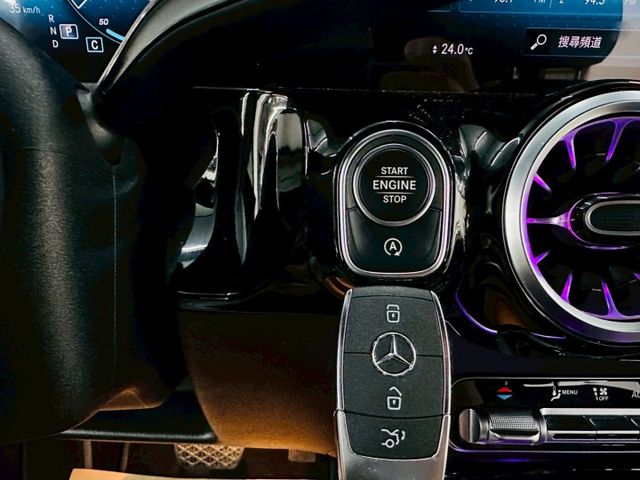 配備~I-KEY/摸門/車道維持/ACC/雙電動座椅/電尾門/多光束頭燈/CARPLAY/盲點/360環景(北安店)  第12張相片