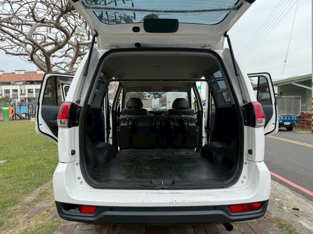 配備~倒車雷達/鋁圈/防滑/胎壓 一手車 全車原鈑件 (海佃店)  第13張相片