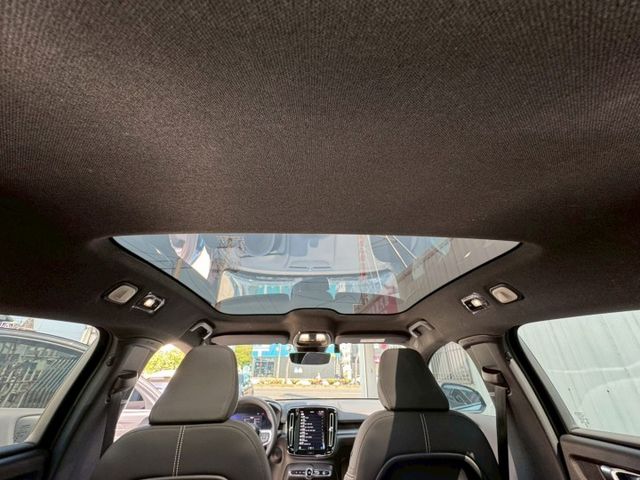 配備~全景天窗/ACC/360環景/摸門/盲點/HK音響/雙電動記憶座椅/腳踢尾門/CARPLAY (北安店)  第15張相片