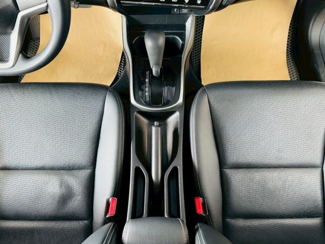VTI-S 配備~定速/快撥/倒車顯影/衛星導航/防滑/胎壓燈/電動後視鏡/換檔撥片 優質代步車 (北安店)  第12張相片