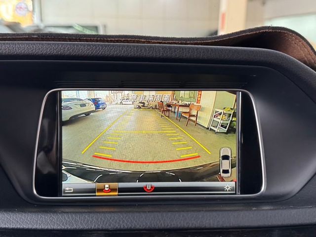 AMG 配備~I-KEY/摸門/天窗/倒車顯影/導航/雙記憶座椅/電動後視鏡/換檔撥片/定速/快撥 (海佃店)  第10張相片