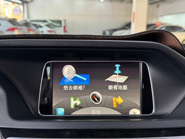 AMG 配備~I-KEY/摸門/天窗/倒車顯影/導航/雙記憶座椅/電動後視鏡/換檔撥片/定速/快撥 (海佃店)  第11張相片