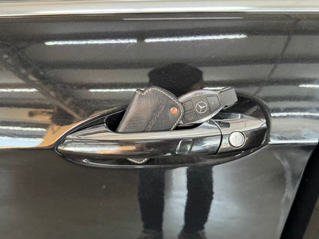AMG 配備~I-KEY/摸門/天窗/倒車顯影/導航/雙記憶座椅/電動後視鏡/換檔撥片/定速/快撥 (海佃店)  第13張相片