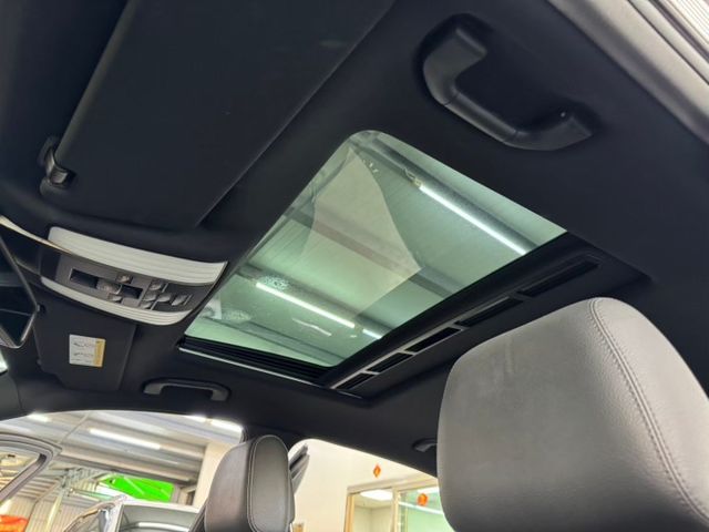 AMG 配備~I-KEY/摸門/天窗/倒車顯影/導航/雙記憶座椅/電動後視鏡/換檔撥片/定速/快撥 (海佃店)  第16張相片