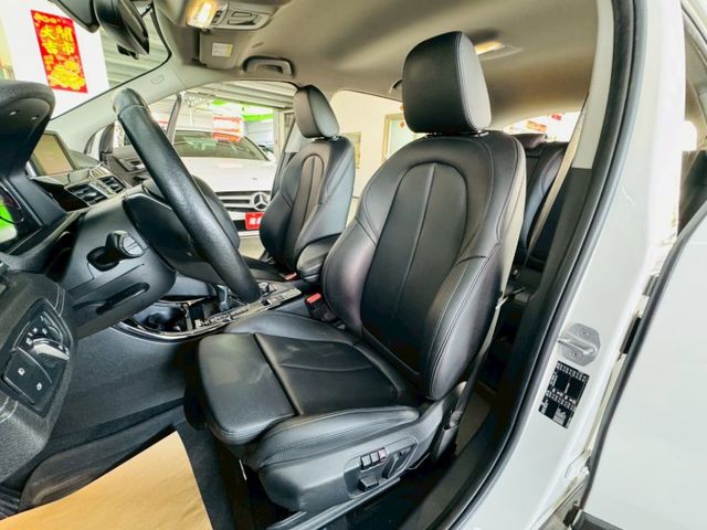 SDrive 18i 配備~I-KEY/摸門/定速/盲點/換檔撥片/電動後視鏡/車道偏離/電動尾門/倒車顯影(北安店)  第4張相片