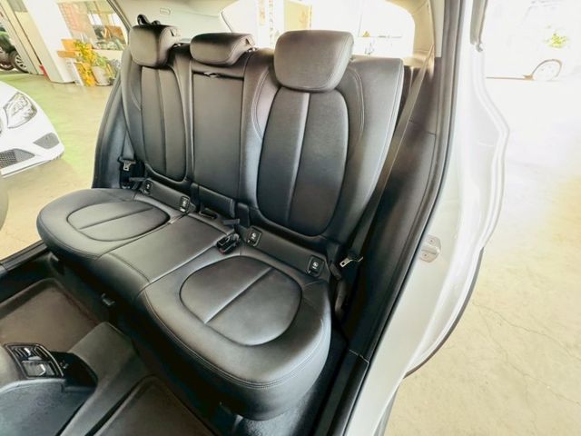 SDrive 18i 配備~I-KEY/摸門/定速/盲點/換檔撥片/電動後視鏡/車道偏離/電動尾門/倒車顯影(北安店)  第5張相片