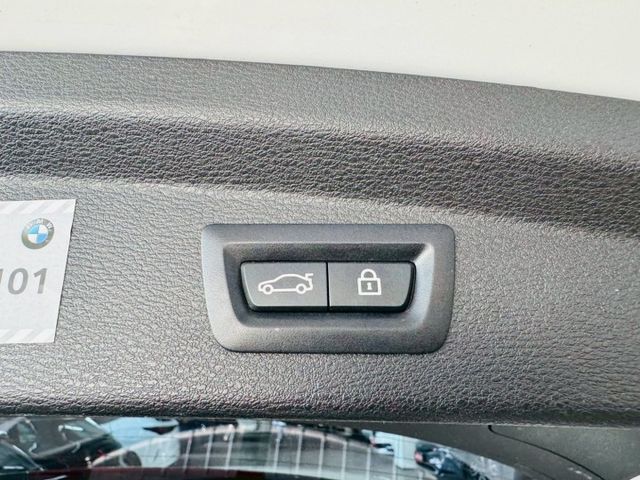SDrive 18i 配備~I-KEY/摸門/定速/盲點/換檔撥片/電動後視鏡/車道偏離/電動尾門/倒車顯影(北安店)  第17張相片