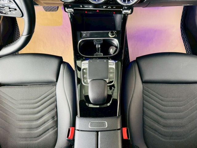 配備~I-KEY/盲點/怠速/CARPLAY/換檔撥片/單電動記憶座椅/倒車顯影/定速/電動後視鏡/LED頭燈(海佃店)  第11張相片
