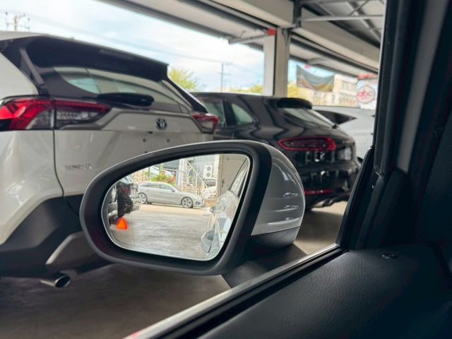 配備~I-KEY/盲點/怠速/CARPLAY/換檔撥片/單電動記憶座椅/倒車顯影/定速/電動後視鏡/LED頭燈(海佃店)  第13張相片