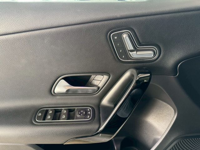配備~I-KEY/盲點/怠速/CARPLAY/換檔撥片/單電動記憶座椅/倒車顯影/定速/電動後視鏡/LED頭燈(海佃店)  第14張相片