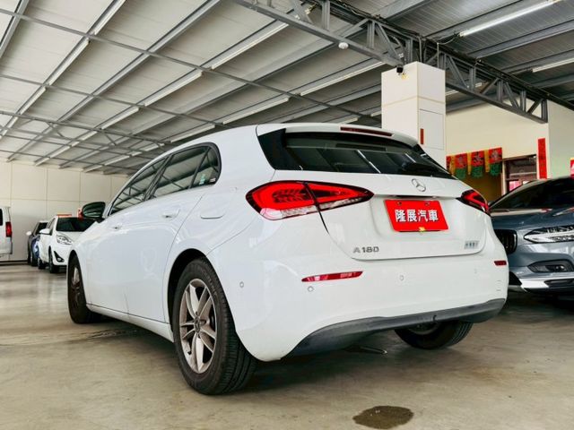 配備~I-KEY/盲點/怠速/CARPLAY/換檔撥片/單電動記憶座椅/倒車顯影/定速/電動後視鏡/LED頭燈(海佃店)  第20張相片