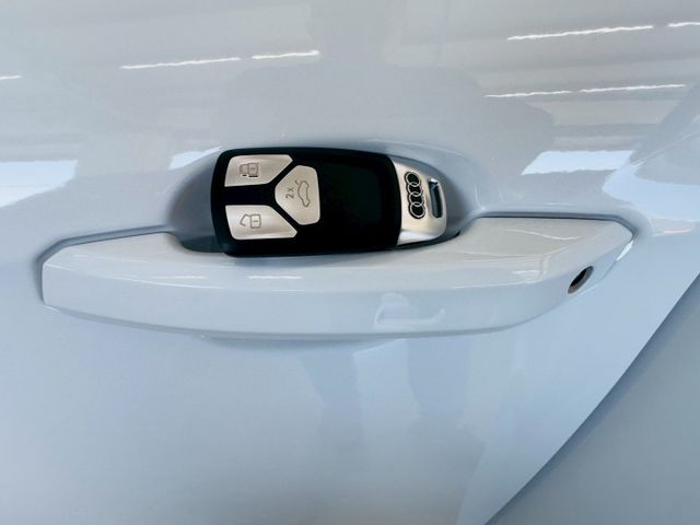 S-LINE 配備~I-KEY/摸門/盲點/ACC/雙電動座椅/換檔撥片/車道偏離/三區恆溫/CARPLAY (北安店)  第12張相片