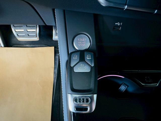 S-LINE 配備~I-KEY/摸門/盲點/ACC/雙電動座椅/換檔撥片/車道偏離/三區恆溫/CARPLAY (北安店)  第13張相片