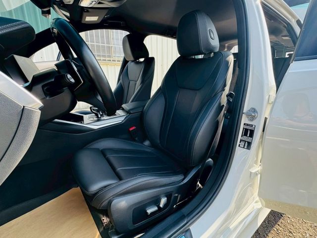 M版 配備~I-KEY/摸門/360環景/雙電動座椅/單記憶椅/車道偏離/盲點/電動尾門/怠速/換檔撥片(北安店)  第4張相片