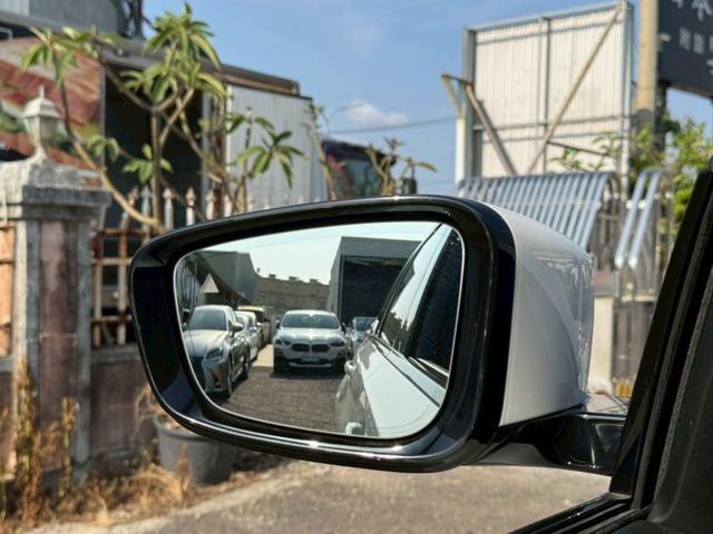 M版 配備~I-KEY/摸門/360環景/雙電動座椅/單記憶椅/車道偏離/盲點/電動尾門/怠速/換檔撥片(北安店)  第15張相片
