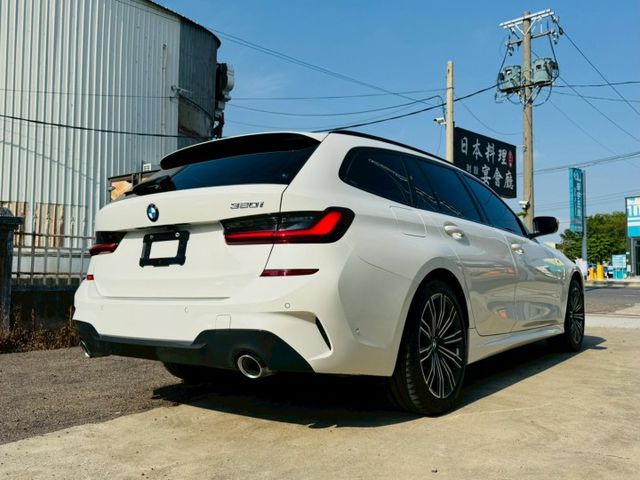 M版 配備~I-KEY/摸門/360環景/雙電動座椅/單記憶椅/車道偏離/盲點/電動尾門/怠速/換檔撥片(北安店)  第18張相片