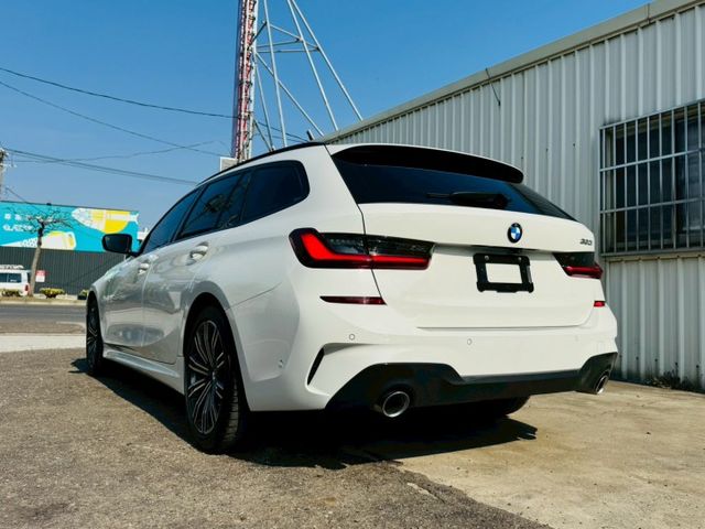 M版 配備~I-KEY/摸門/360環景/雙電動座椅/單記憶椅/車道偏離/盲點/電動尾門/怠速/換檔撥片(北安店)  第20張相片