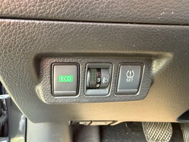 AERO版 配備~I-KEY/摸門/抬頭顯示器/胎壓/恆溫/定速/倒車顯影/衛星導航 全車原鈑件(海佃店)  第17張相片
