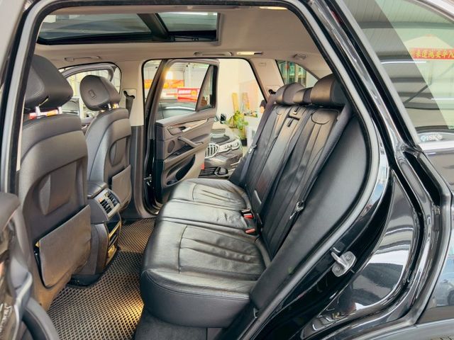 xDRIVE35i 配備~I-KEY/雙電動椅/電尾門/換檔撥片/360環景/導航/HID頭燈(北安店)  第5張相片