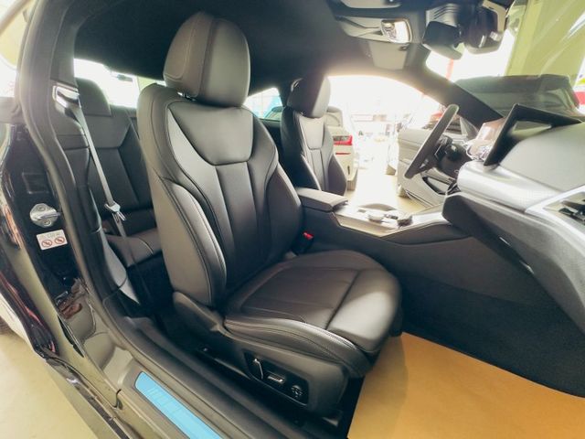 M版 配備~I-KEY/摸門/盲點/車道偏離/雙電動座椅/電動尾門/CARPLAY/360環景/曲線螢幕(北安店)  第6張相片