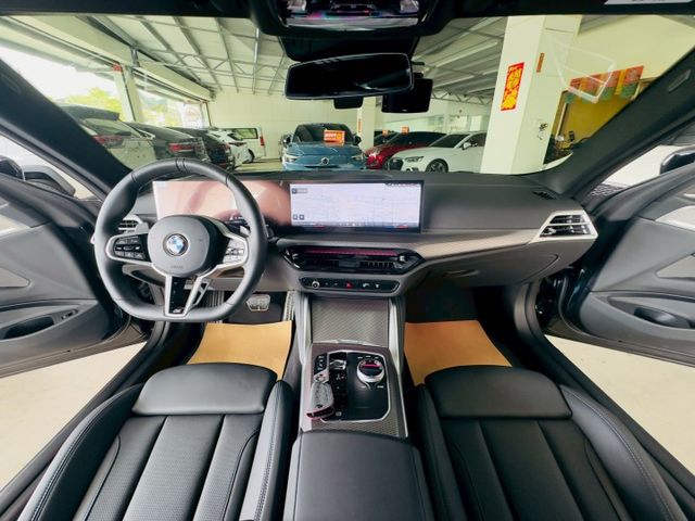 M版 配備~I-KEY/摸門/盲點/車道偏離/雙電動座椅/電動尾門/CARPLAY/360環景/曲線螢幕(北安店)  第8張相片