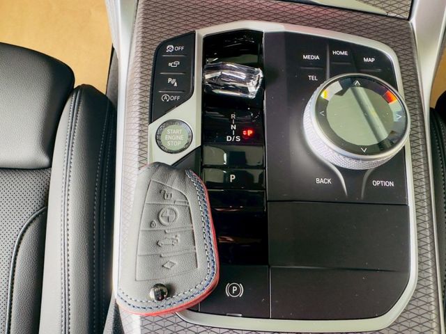 M版 配備~I-KEY/摸門/盲點/車道偏離/雙電動座椅/電動尾門/CARPLAY/360環景/曲線螢幕(北安店)  第13張相片