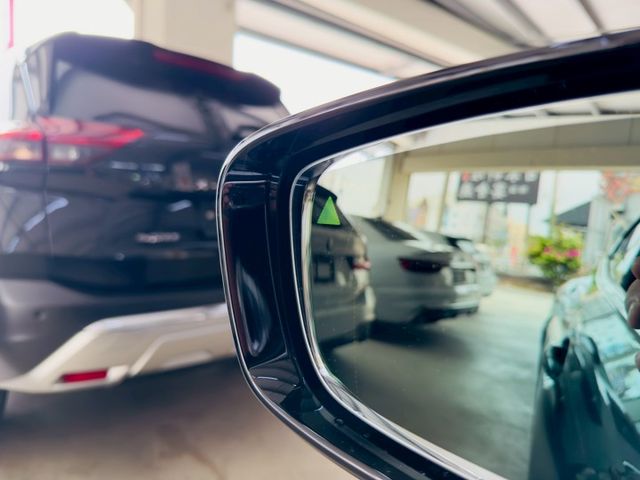 M版 配備~I-KEY/摸門/盲點/車道偏離/雙電動座椅/電動尾門/CARPLAY/360環景/曲線螢幕(北安店)  第15張相片